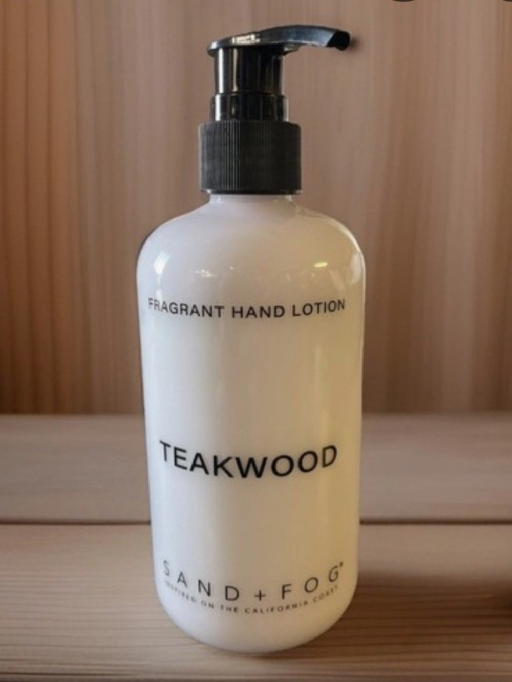 Sand + Fog Teakwood Fragrant Hand Lotion – White